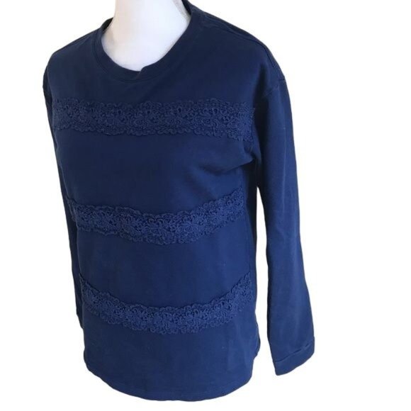 ✨5 for $15✨ Liz Claiborne Blue Lace Crew Neck Sweatshirt 100% Cotton Size M - Picture 2 of 6
